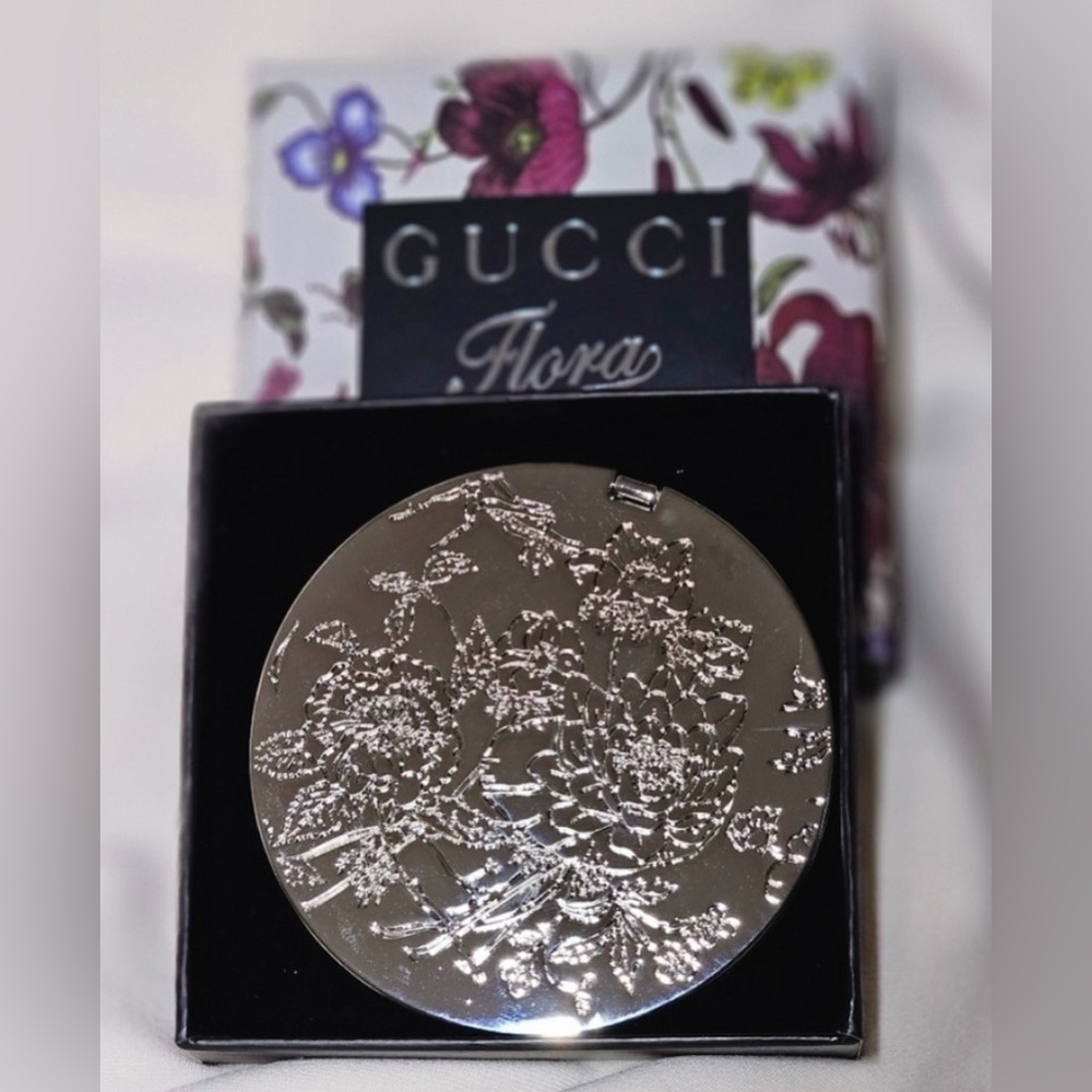 NIB✨GUCCI FLORA🌸🌹Siver Compact Mirror Unopened Giftable